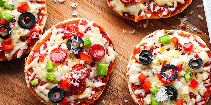 mini pizzas with cheese